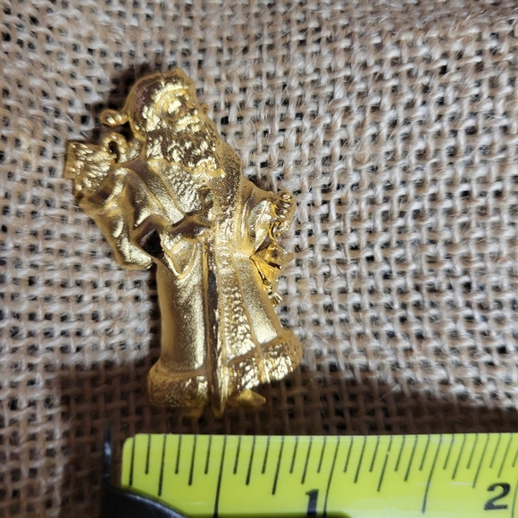 Vintage gold tone father Christmas brooch with a dangle lantern very cute - Picture 3 of 5